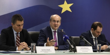 Χατζηδάκης: Αυτές είναι οι 12 αυξήσεις αποδοχών και οι 12 μειώσεις φόρων