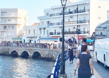 Η ζωή στην πόλη με τα (το) κρουαζιερόπλοια (ο)