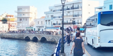 Η ζωή στην πόλη με τα (το) κρουαζιερόπλοια (ο)