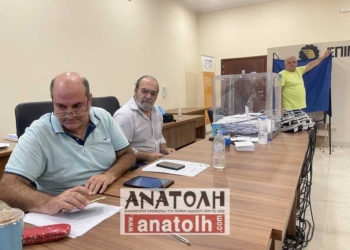 Μια ώρα παράταση στην ψηφοφορία για τον πρόεδρο του ΠΑΣΟΚ-ΚΙΝΑΛ