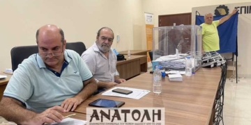 Μια ώρα παράταση στην ψηφοφορία για τον πρόεδρο του ΠΑΣΟΚ-ΚΙΝΑΛ