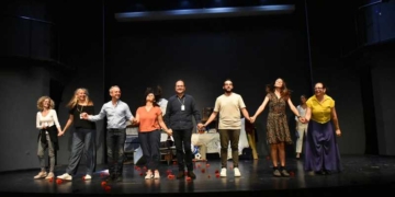 Συνεχίστηκε το 12ο Πανελλήνιο Φεστιβάλ Ερασιτεχνικού Θεάτρου Ιεράπετρας με το έργο «Γιοι και Κόρες» από το Σύλλογο Φίλων Μουσικής Σητείας