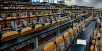 Πανεπιστήμιο Κρήτης: Φοιτητές ήρθαν στα χέρια και το πλήθος ζητωκραύγαζε!