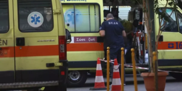 Tράκαρε και μετά… άλλο αυτοκίνητο τον πάτησε!