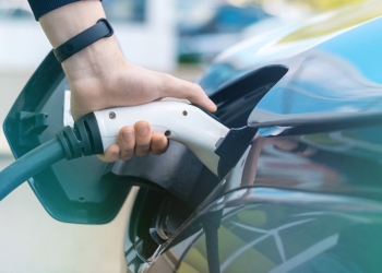 ΕΕ: Επιπρόσθετοι δασμοί ως και 35% στα ηλεκτρικά αυτοκίνητα από την Κίνα – Η αντίδραση του Πεκίνου