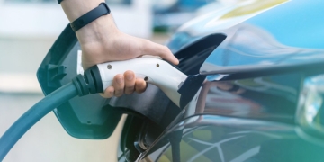 ΕΕ: Επιπρόσθετοι δασμοί ως και 35% στα ηλεκτρικά αυτοκίνητα από την Κίνα – Η αντίδραση του Πεκίνου