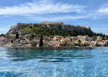 Το THE DOLLI Νο 1 Best Ηotel in Greece και στα κορυφαία ξενοδοχεία του κόσμου στα Condé Nast Traveller UK Readers’ Choice Awards 2024