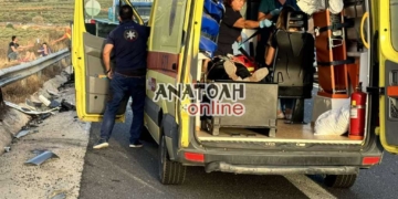 Θανατηφόρο τροχαίο -Μια νεκρή και επτά τραυματίες μετά από μετωπική σύγκρουση