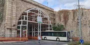 Άνοιξε ξανά για τα οχήματα η Χανιώπορτα