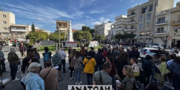 Συγκέντρωση διαμαρτυρίας στην πλατεία Αγίου Νικολάου (βίντεο)