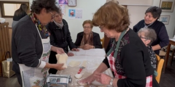 Χειροποίητα λαζάνια στο ΚΑΠΗ Αγίου Νικολάου (βίντεο)