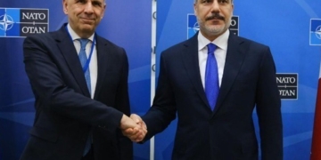 Συνάντηση Γεραπετρίτη – Φιντάν σήμερα στην Αθήνα – Τα μηνύματα πριν από το τετ α τετ