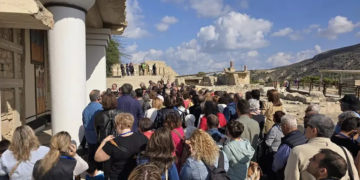 Ενθουσίασε το πολυάριθμο κοινό η «Χαρτοδιαδρομή» στην Κνωσό