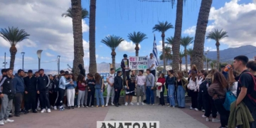 «Κάτω τα χέρια απ’ τα Νοσοκομεία, δικαίωμά μας είναι η δωρεάν υγεία» βροντοφώναξαν οι μαθητές στη Σητεία