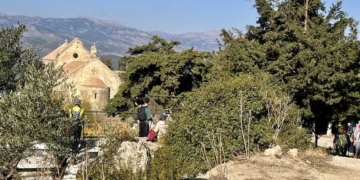 Πεζοπορία σε Μεσελέρους- Μονή Βρυωμένης- Τίμιο Σταυρό