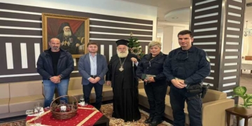 Τρόφιμα για απόρους πρόσφεραν οι Αστυνομικοί της Ιεράπετρας στην Ιερά Μητρόπολη Μητρόπολη Ιεραπύτνης και Σητείας