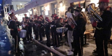 Η Φιλαρμονική στους δρόμους της πόλης μας είπε τα κάλαντα! (βίντεο)