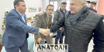 Ευχές, δώρα και κεράσματα (βίντεο)