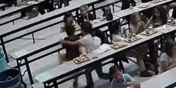 Αριζόνα: 8χρονος έσωσε με λαβή Χάιμλιχ συμμαθητή του που πνιγόταν από σταφύλι – «Δεν ήθελα να πεθάνει ο Αϊζάια»