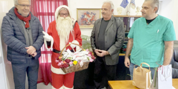 Για 40η χρονιά ο Άγιος Βασίλης επισκέφθηκε το Νοσοκομείο Σητείας