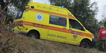 Τραγωδία στις Πρέσπες: Δύο νεκροί κι ένας τραυματίας έπειτα από πρόσκρουση ΙΧ σε δέντρο