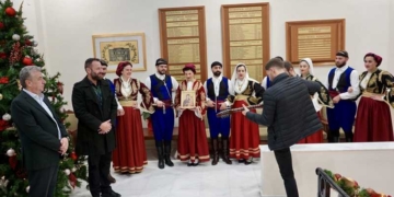 Ευχές, κάλαντα και μαντινάδες στον Περιφερειάρχη Κρήτης για την πρωτοχρονιά