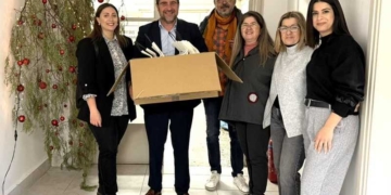 Ο Αντιπεριφερειάρχης Λασιθίου μοίρασε δώρα στο ΚΔΑΠμεΑ, γεμίζοντας χαμόγελα και ελπίδα