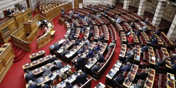 Βουλή: Ψηφίστηκε κατά πλειοψηφία το νομοσχέδιο για την αναδιάρθρωση των σιδηροδρόμων