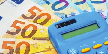 Ποιοι φόροι μειώνονται τη νέα χρονιά