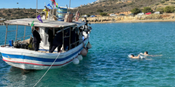 Με λαμπρότητα ο αγιασμός των υδάτων στο λιμάνι του Κουρεμένου της Ενορίας Παλαικάστρου Σητείας