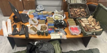 Εντοπίστηκε νέα αποθήκη στην Κρήτη με εκρηκτικά, όπλα και πλήθος φυσιγγίων – Μία σύλληψη