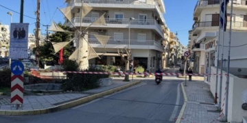 Ξεκίνησε το Χριστουγεννιάτικο ξεστόλισμα στην οδό Λάτους – Προσωρινό κλείσιμο του δρόμου