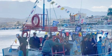 Αγιασμός των υδάτων στο λιμάνι της Σητείας