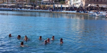 Αγιασμός των υδάτων στο λιμάνι της Σητείας