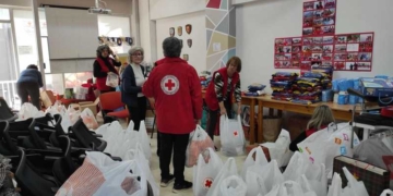 Η Γιορτινή τσάντα του Ερυθρού Σταυρού – Κανείς να μην στερηθεί