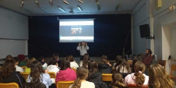Η Ζωή Σγουρού μίλησε στα παιδιά για την τέχνη της σκηνοθεσίας και του κινηματογράφου – ευχαριστίες του 3ου Γυμνασίου