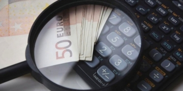 Αντίστροφη μέτρηση για τον νέο κατώτατο μισθό