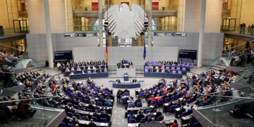Γερμανία: Άδεια μετ’ αποδοχών σε περίπτωση αποβολής θεσπίζει σχέδιο νόμου που κατατίθεται στη Βουλή