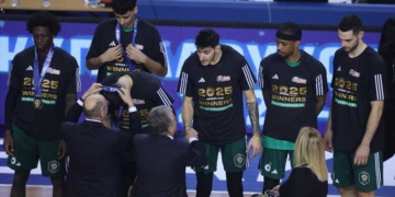 Απονομές μεταλλίων από Περιφερειάρχη Κρήτης και Πρόεδρο της ΕΟΚ στους νικητές του 50ου Κυπέλου Ελλάδας μπάσκετ-ΟΠΑΠ Final Eight
