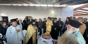 Ο Αρχιερατικός Εσπερινός της εορτής του Οσίου Ισιδώρου στο μαγευτικό ακρωτήρι «Κάβο Σίδερο» της Σητείας
