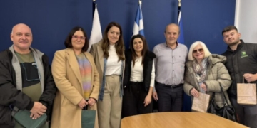Τα βραβεία του χριστουγεννιάτικου στολισμού βιτρίνας και κατοικίας