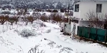 Όμορφα χιονισμένο τοπίο στο Οροπέδιο Καθαρό (βίντεο)