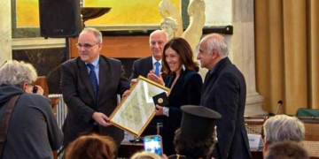 Βραβείο “Lord Byron”: H Ακαδημία Αθηνών βράβευσε την Βικτόρια Χίσλοπ με το Μετάλλιο Φιλελληνισμού