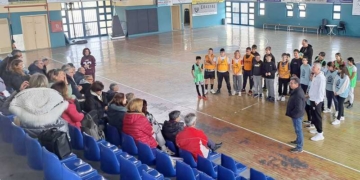 Μαθητές σχολείων και γυμναστές συνάντησε ο παλαίμαχος διεθνής μπασκετμπολίστας Γ. Καλαϊτζής (βίντεο)