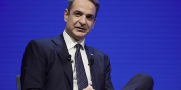 Στο Άμπου Ντάμπι ο Μητσοτάκης – Στόχος η επαναβεβαίωση των εξαιρετικών οικονομικών, πολιτικών και αμυντικών σχέσεων με τα ΗΑΕ