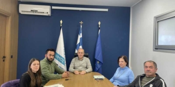 Συνάντηση με τον δήμαρχο Ιεράπετρας των μελών του Π.Σ. Παχειάς Άμμου