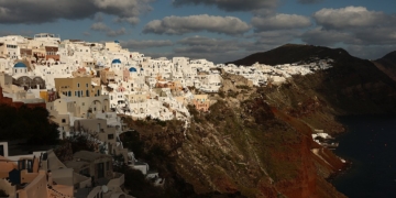 Συνεχείς δονήσεις πάνω από 4 Ρίχτερ όλη τη νύχτα μεταξύ Αμοργού και Σαντορίνης