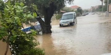 Σικελία: Βροχή ενός μήνα έπεσε μέσα σε 4 ώρες – Ποτάμια λάσπης στους δρόμους, παρασύρθηκαν ΙΧ
