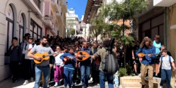 Η Σητεία γιορτάζει τον ποιητή της με μεσημεριανή καντάδα (video)