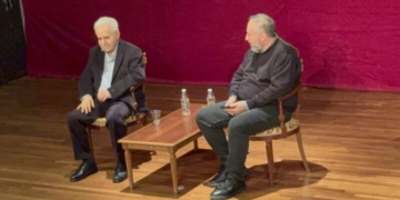 «Ποιος το ξέρει; Ποιος το ξέρει;» Το νέο βιβλίο του Μίμη Ανδρουλάκη παρουσιάστηκε στο REX (video)